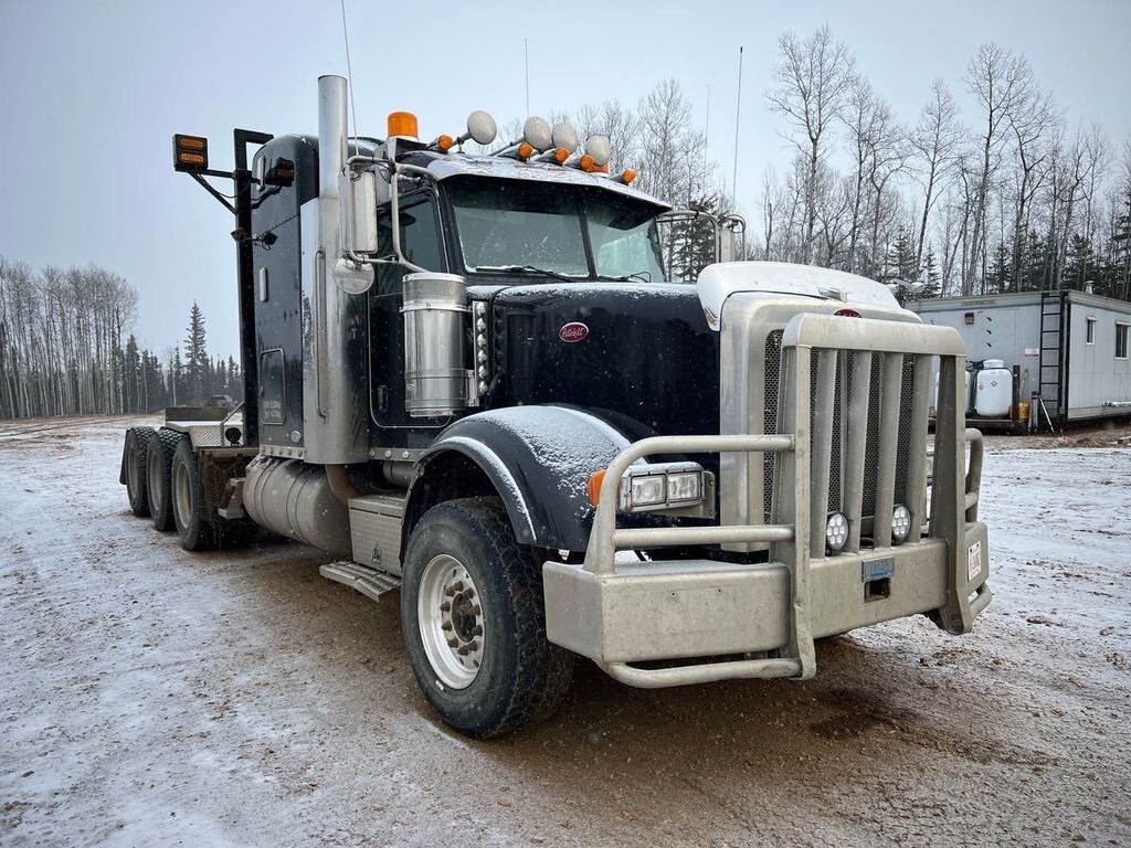 2009 Peterbilt 367 Tri axle Sleeper Truck #8164 JF