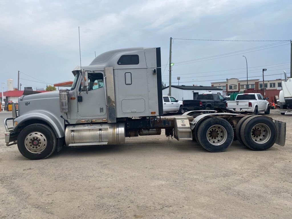 2010 International 9900 Eagle Heavy Duty Truck #7739 AS