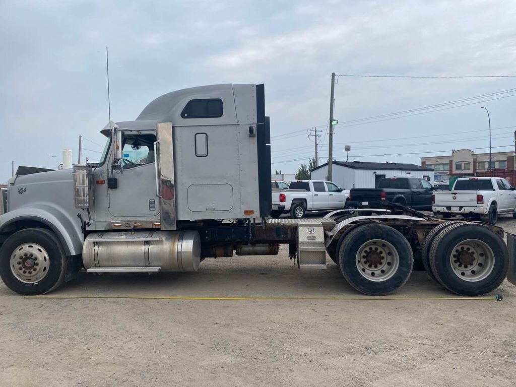 2010 International 9900 Eagle Heavy Duty Truck #7739 AS