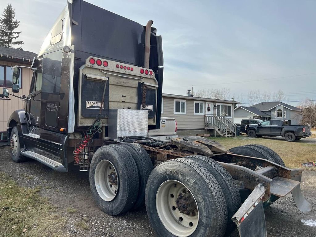 2005 Freightliner Columbia Tandem Sleeper Tractor #7984 JF