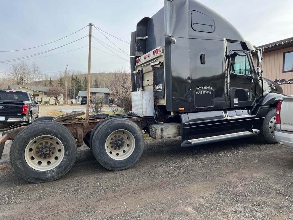 2005 Freightliner Columbia Tandem Sleeper Tractor #7984 JF