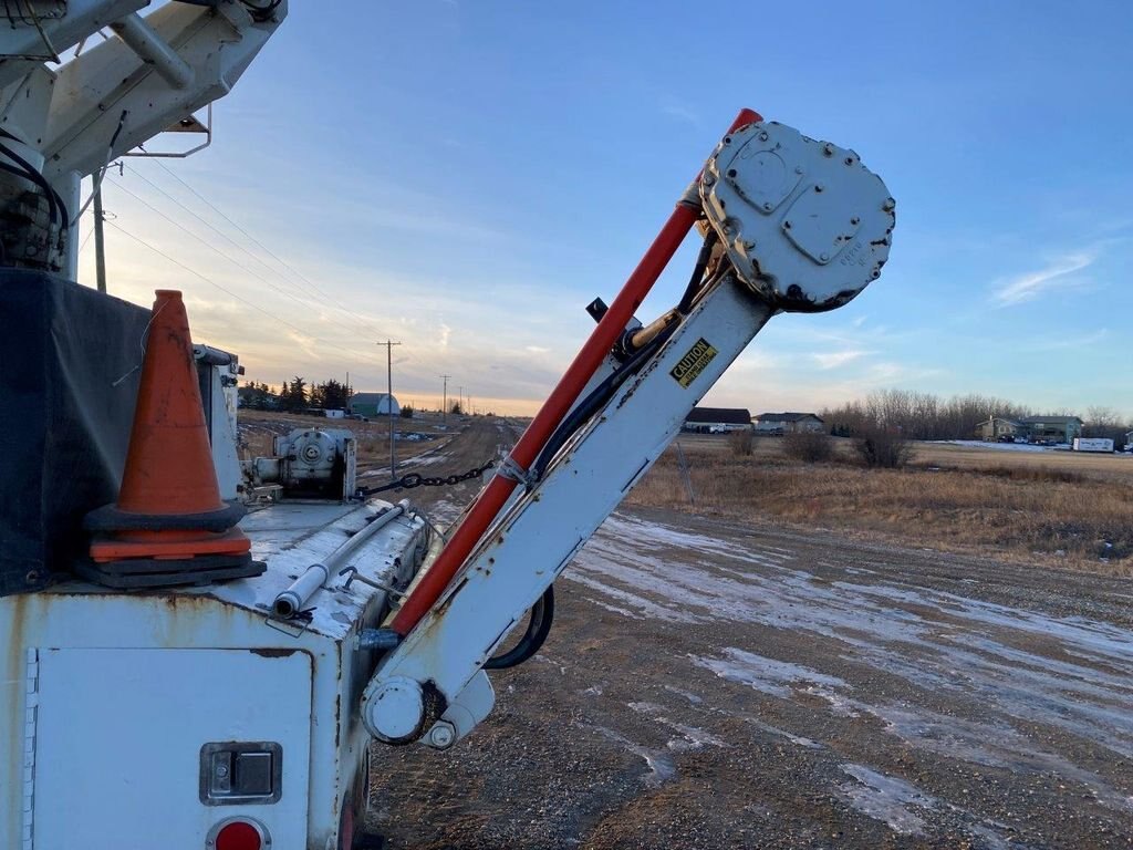 2000 Ford F 750 Super Duty Bucket Truck #8170 BP