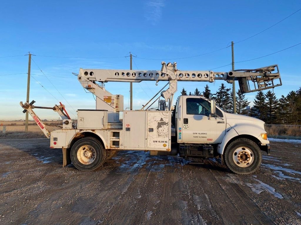 2000 Ford F 750 Super Duty Bucket Truck #8170 BP