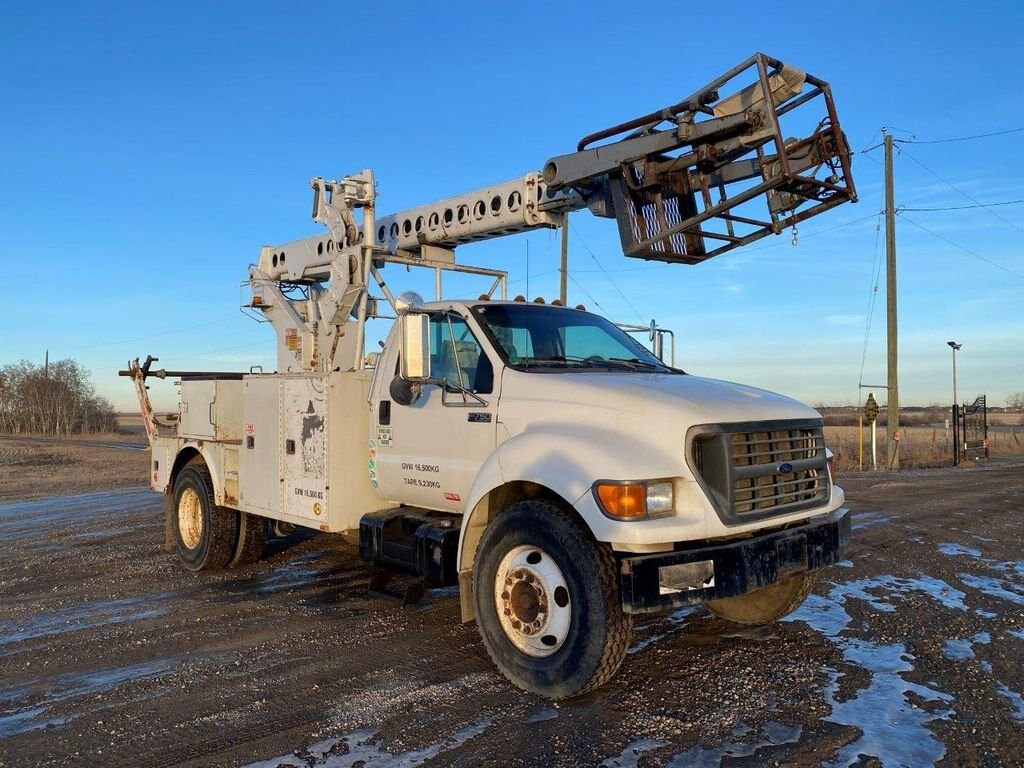 2000 Ford F 750 Super Duty Bucket Truck #8170 BP