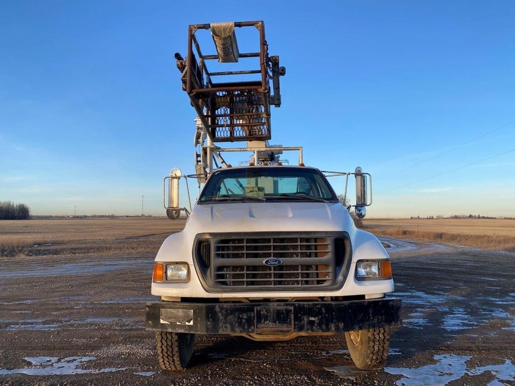 2000 Ford F 750 Super Duty Bucket Truck #8170 BP