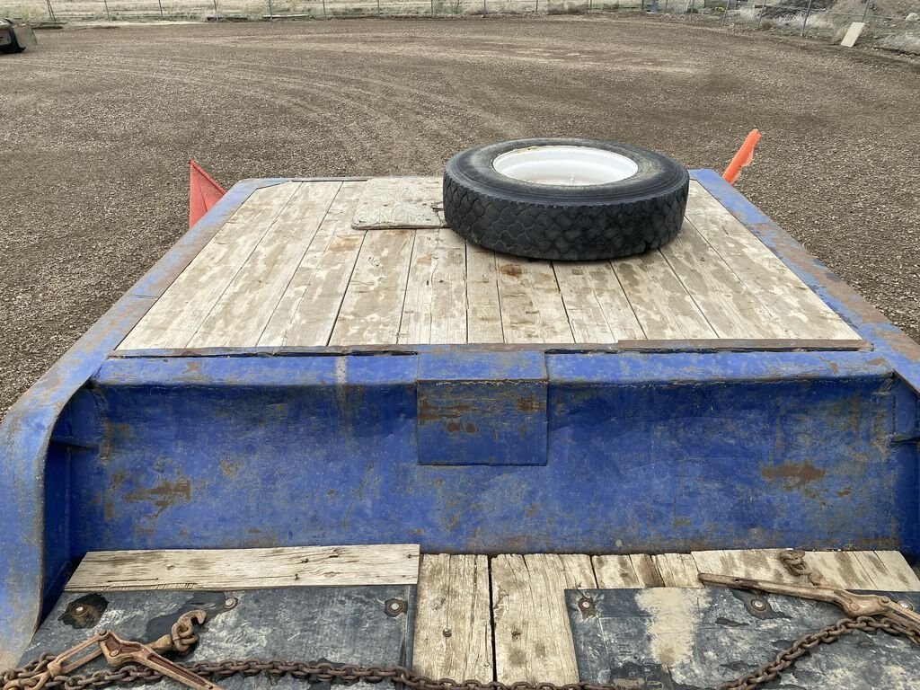 1972 Willock Step Deck Trailer with Beavertail #8560 BP