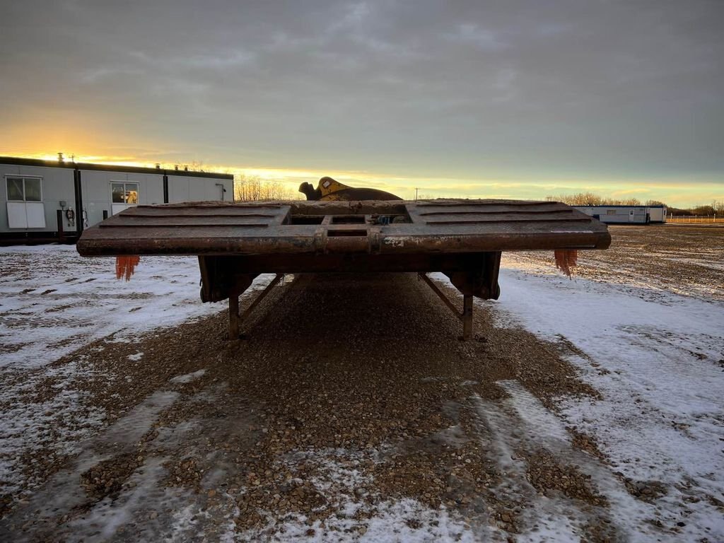 2013 Doepker 40T Tridem Scissor Neck Trailer