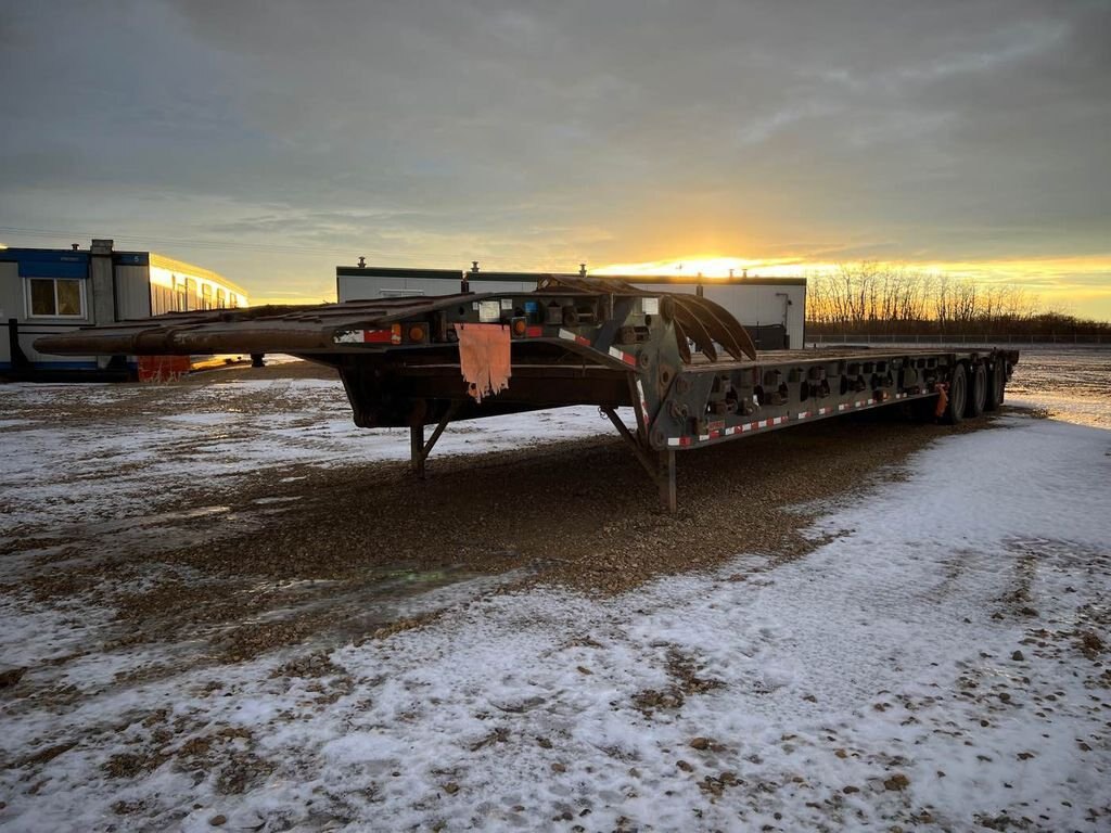 2013 Doepker 40T Tridem Scissor Neck Trailer