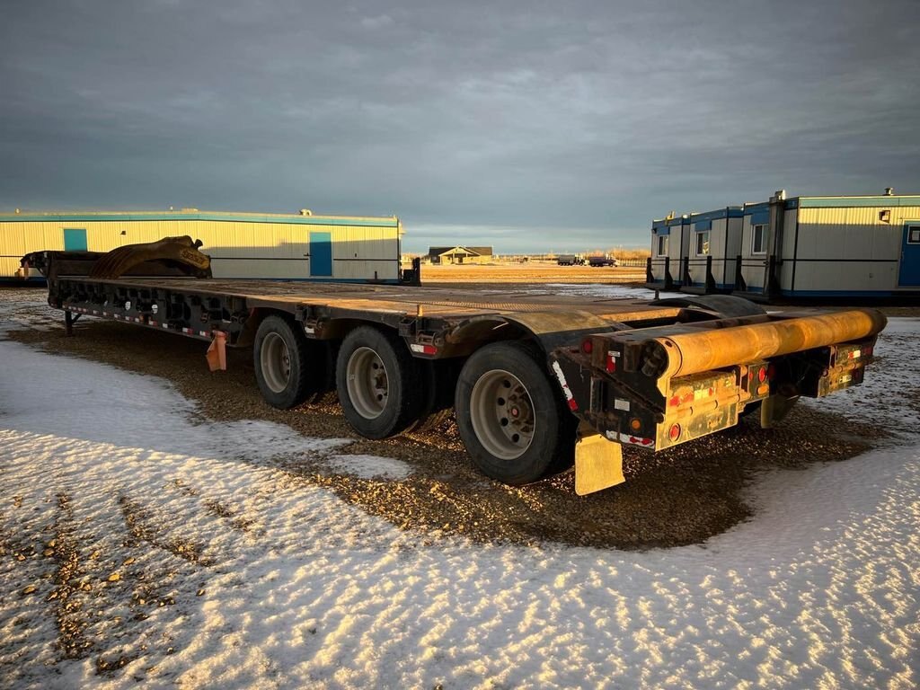 2013 Doepker 40T Tridem Scissor Neck Trailer