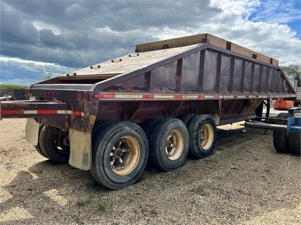 1993 DECAP Tridem Belly Dump Trailer