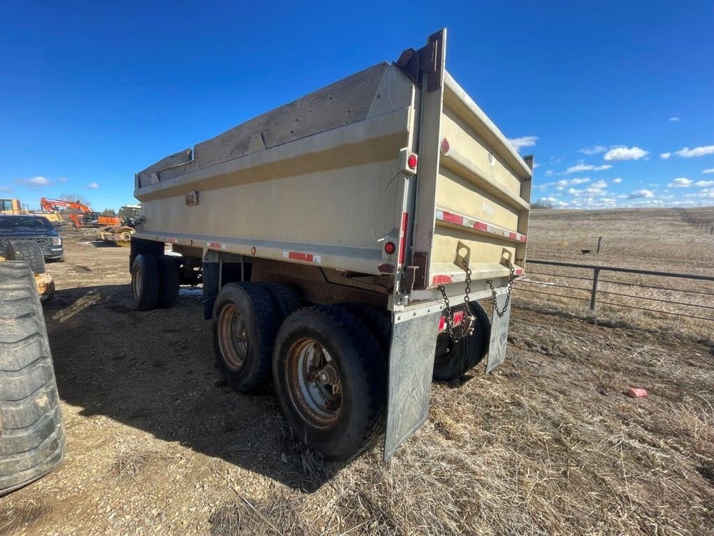 1987 M&M Triaxle Dump Wagon 5875 CM