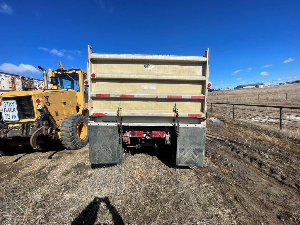 1987 M&M Triaxle Dump Wagon 5875 CM