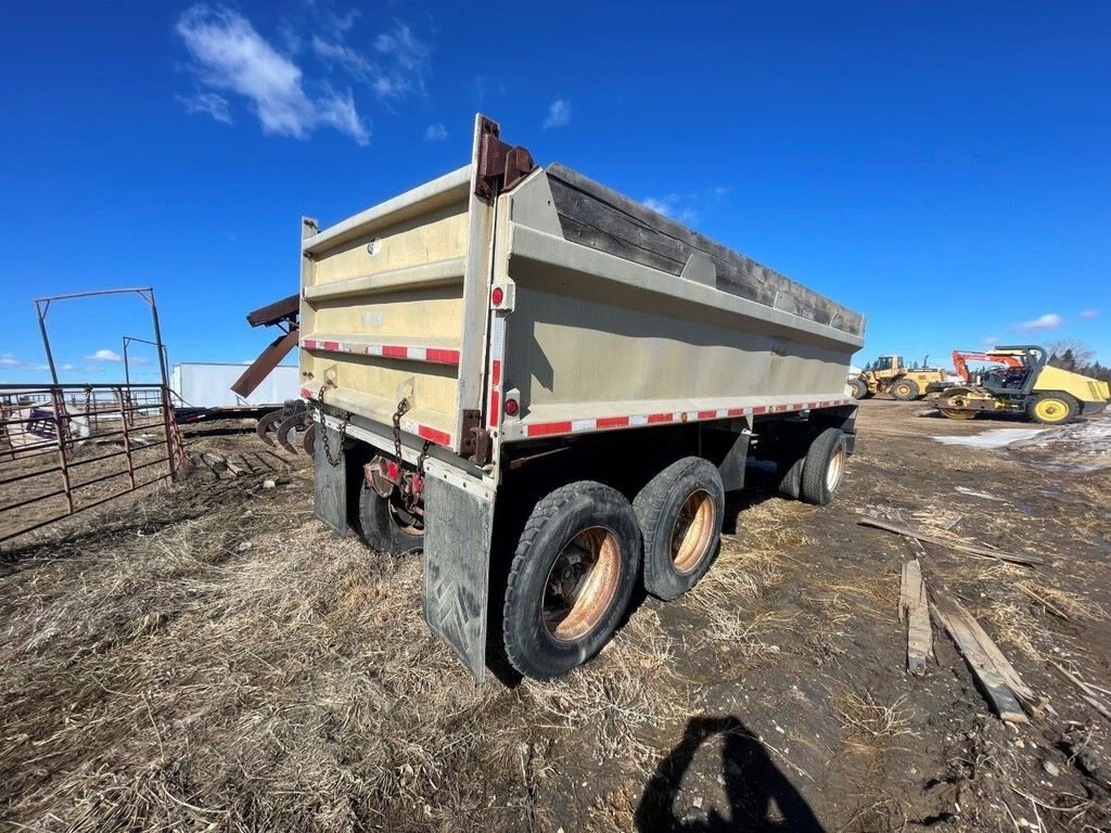 1987 M&M Triaxle Dump Wagon 5875 CM