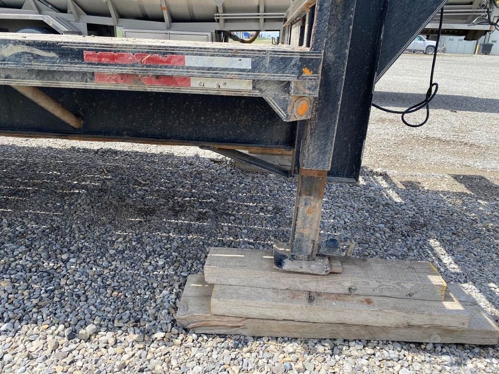 2005 Rainbow Flat Deck Trailer with Beavertail