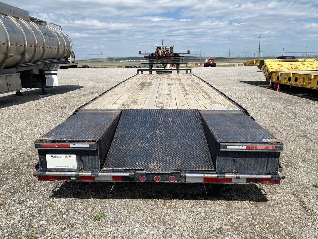 2005 Rainbow Flat Deck Trailer with Beavertail