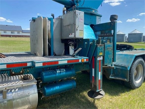 2002 Kenworth C500 with 30 Ton Picker Crane MANITOWOC 30100C #6985 BP