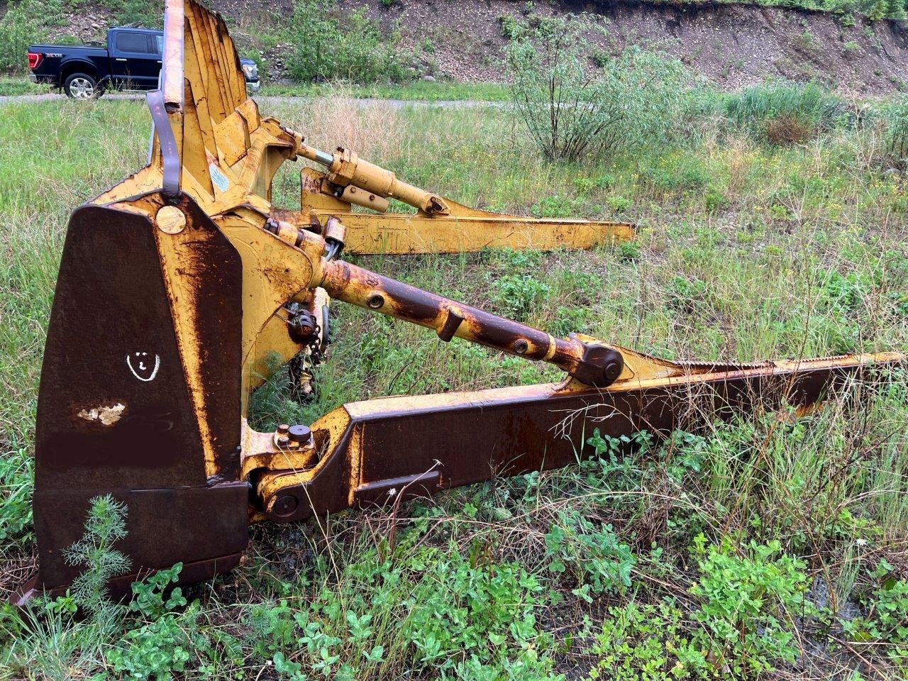 CATERPILLAR D8 12FT SEMI U BLADE