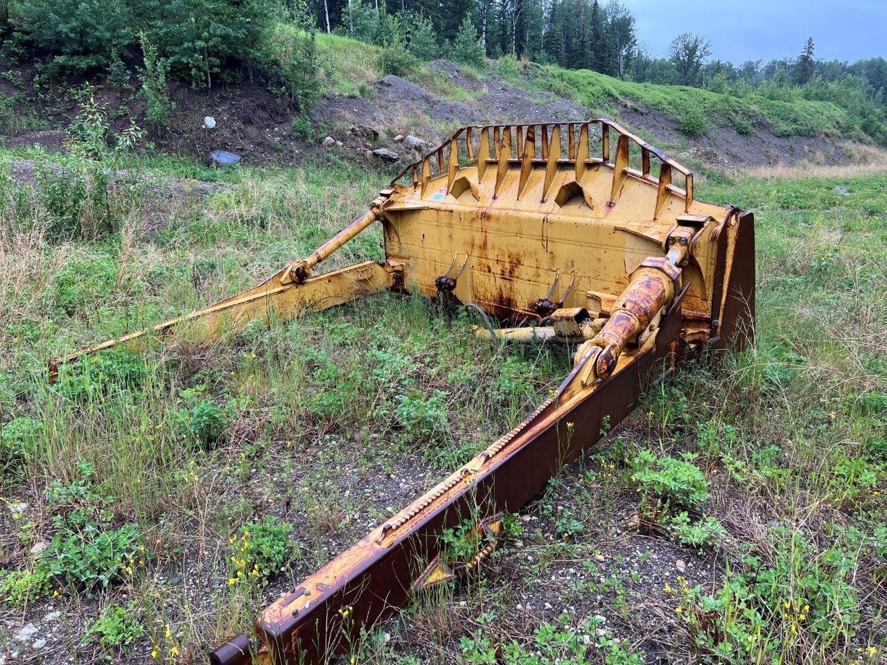 CATERPILLAR D8 12FT SEMI U BLADE