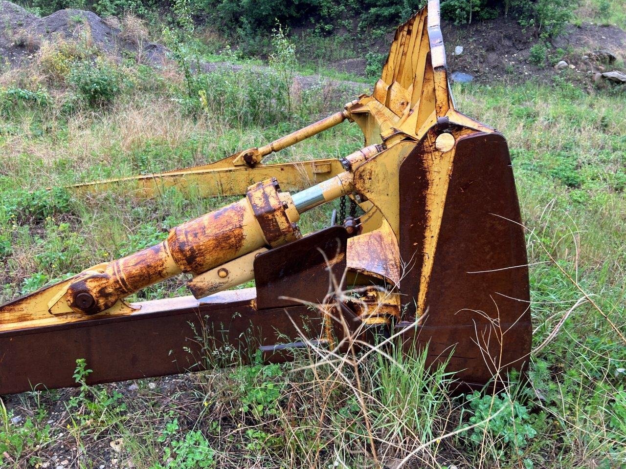 CATERPILLAR D8 12FT SEMI U BLADE