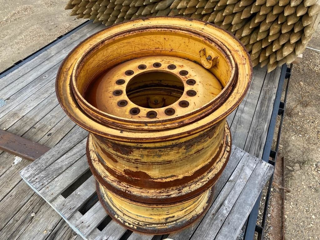 FT025T MOTOR GRADER RIMS CAME OFF 772GP GRADER