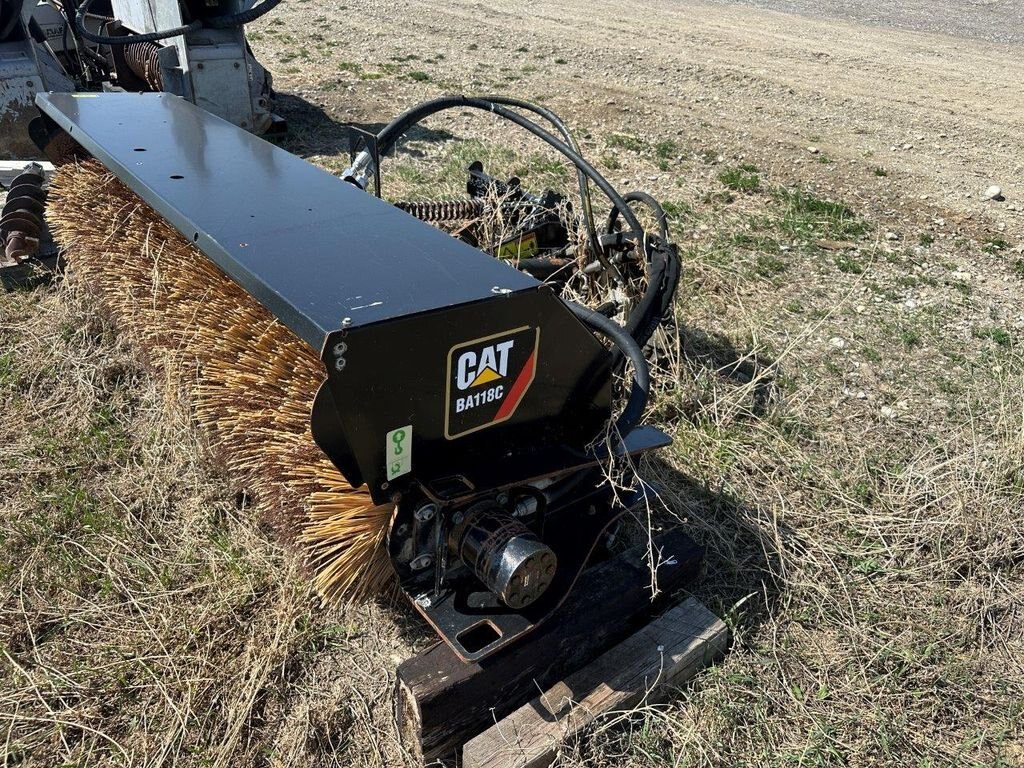 CATERPILLAR BA118C SWEEPER SKID STEER