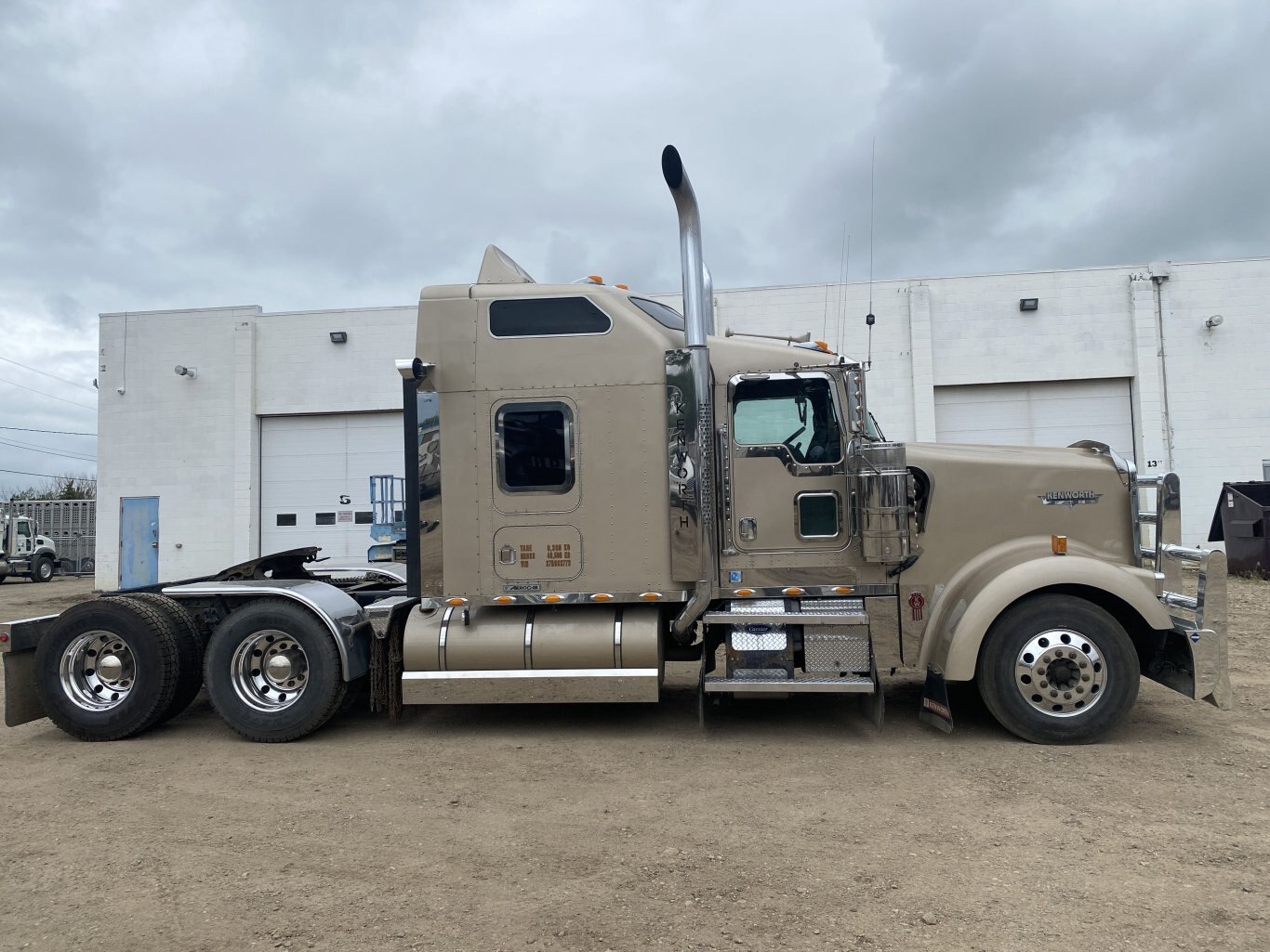 2007 Kenworth W900B Heavy Truck with Sleeper #8786 BP