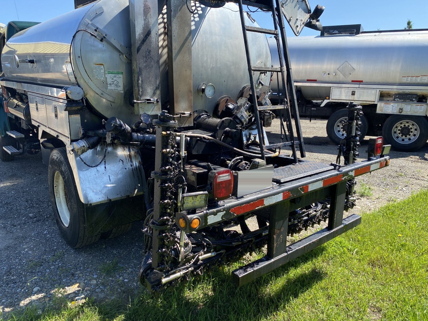 2010 Freightliner M2 Asphalt Distributor Truck 2,000 U.S. Gallons #8800 BP