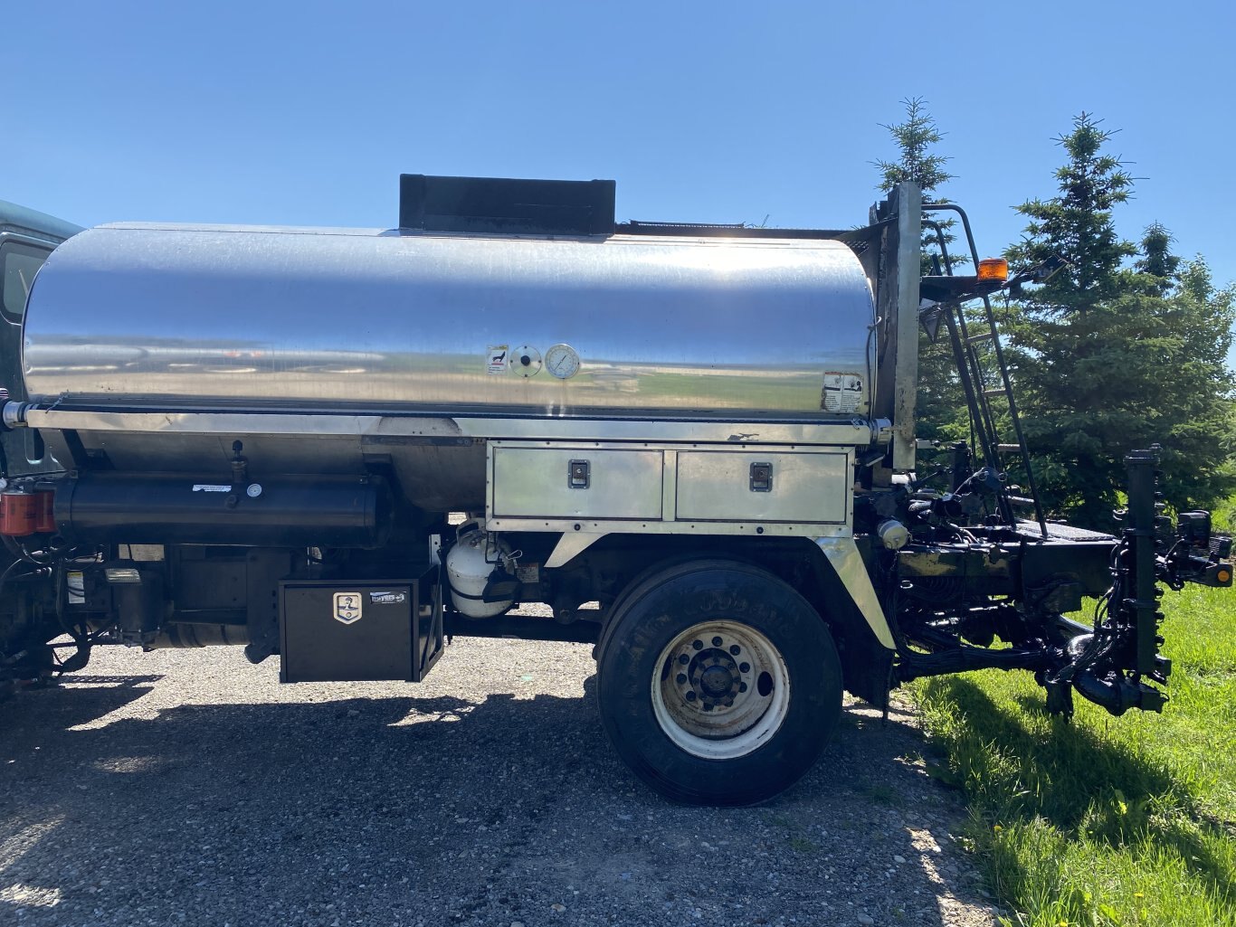 2010 Freightliner M2 Asphalt Distributor Truck 2,000 U.S. Gallons #8800 BP