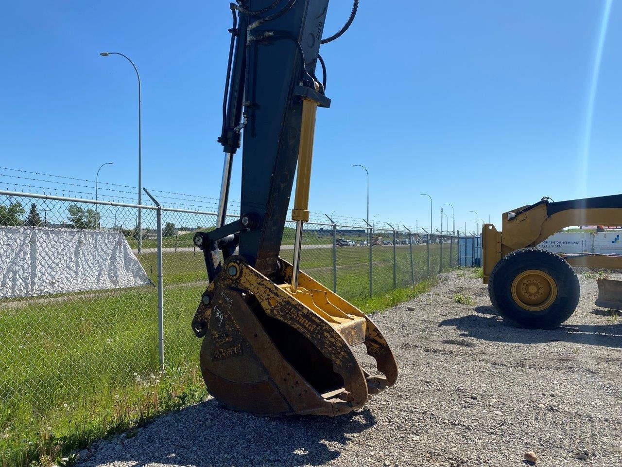 2019 Deere 300G LC Excavator with Dig Bucket #8756 BP