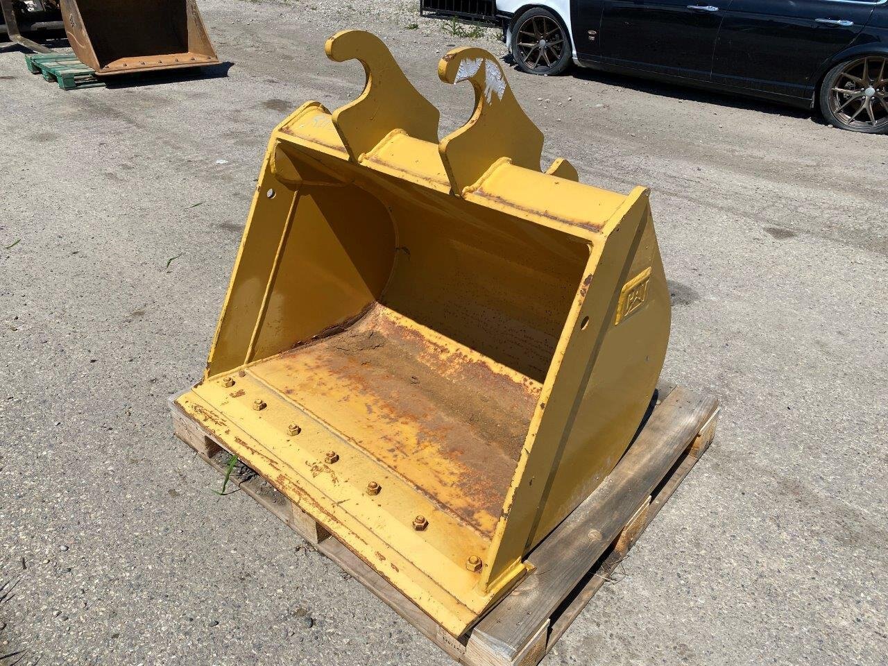 430F Caterpillar Cleanup Bucket 42 Inch #8716 BP