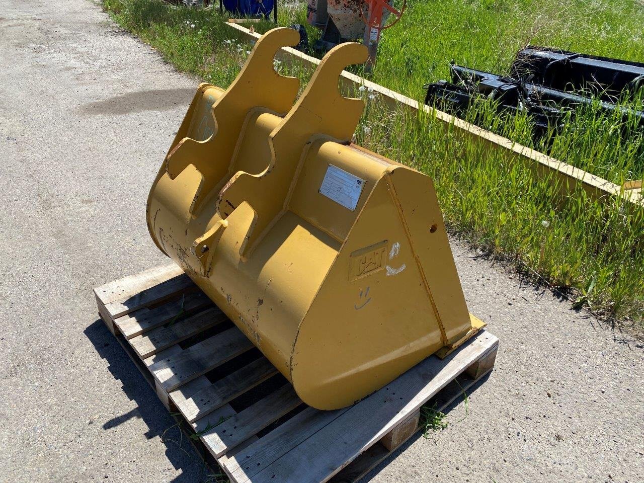 430F Caterpillar Cleanup Bucket 42 Inch #8716 BP