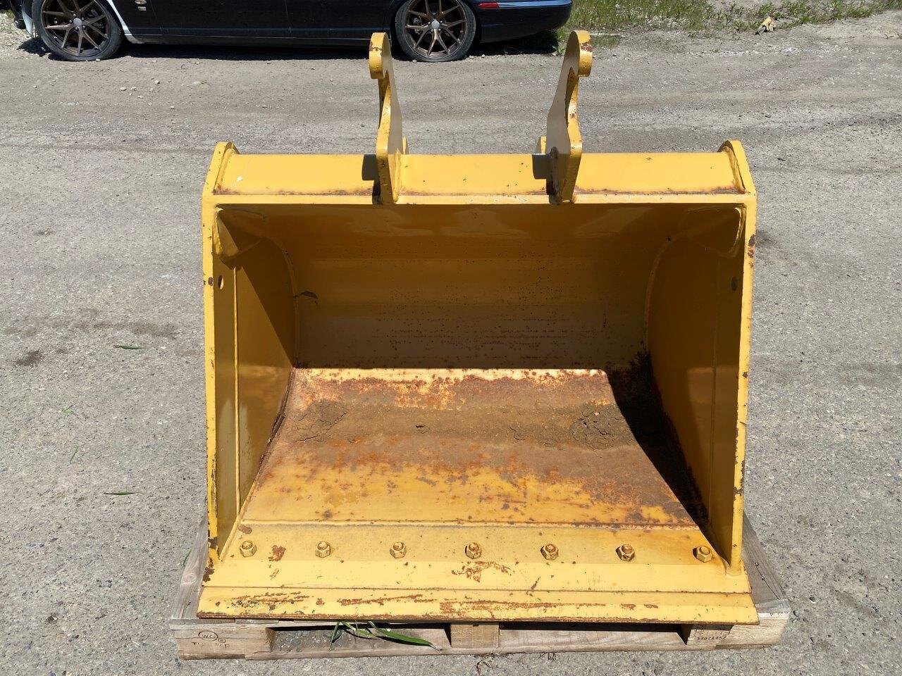 430F Caterpillar Cleanup Bucket 42 Inch #8716 BP