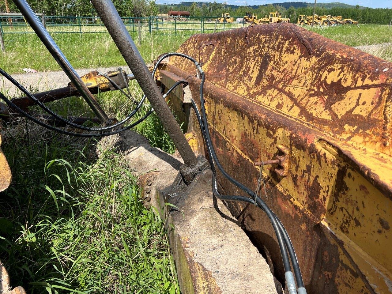 1989 CAT D8N Dozer with Ripper and NEW Undercarriage #8772 JF