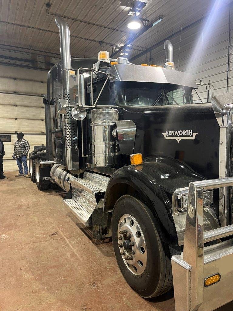 2015 Kenworth W900 Tandem Sleeper Tractor CAT Powered #8721 JF