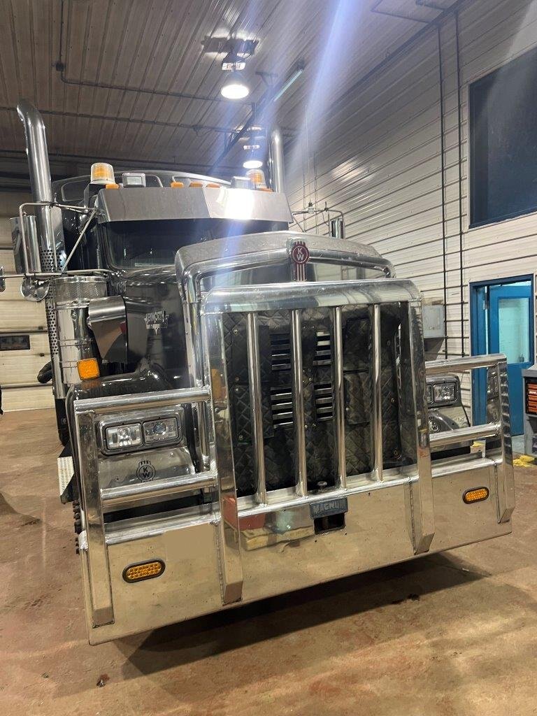 2015 Kenworth W900 Tandem Sleeper Tractor CAT Powered #8721 JF