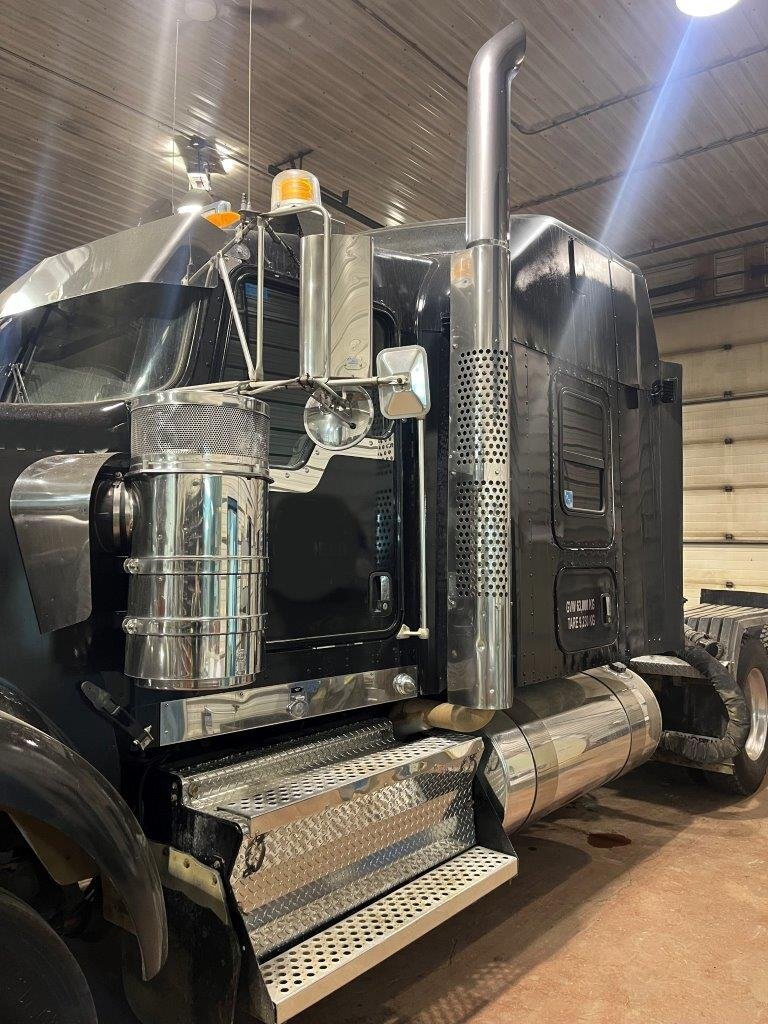 2015 Kenworth W900 Tandem Sleeper Tractor CAT Powered #8721 JF