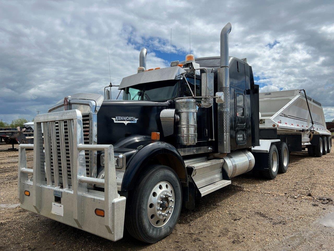 2015 Kenworth W900 Tandem Sleeper Tractor CAT Powered #8721 JF