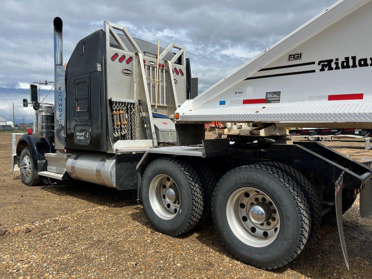 2015 Kenworth W900 Tandem Sleeper Tractor CAT Powered #8721 JF