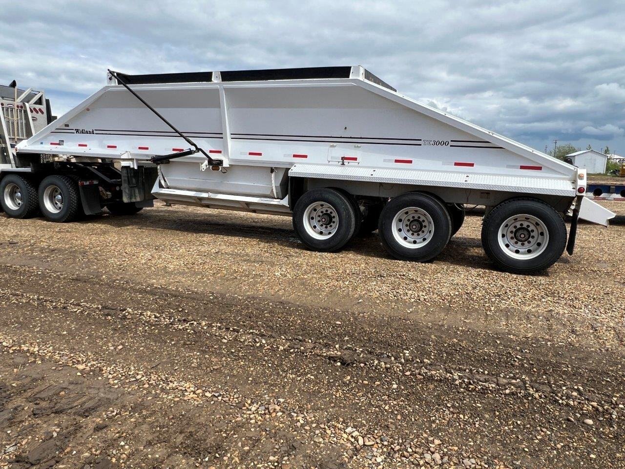 2011 Midland MG38 TC3000 Triaxle Clam Bottom Dump Trailer #8723 JF