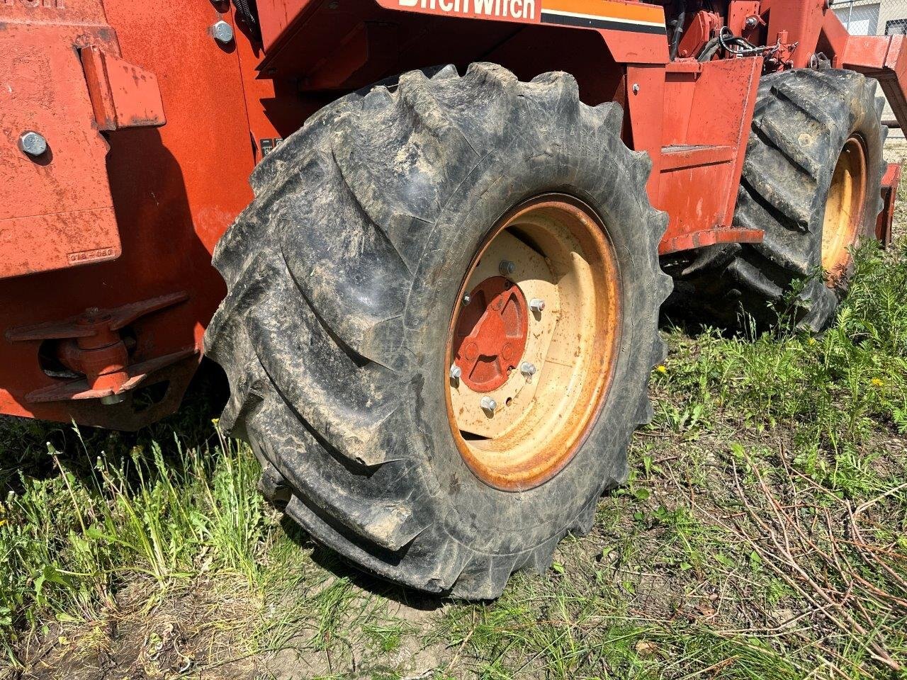 1999 Ditch Witch 8020T Ride on Trencher w Vibration Plow #8644 JA