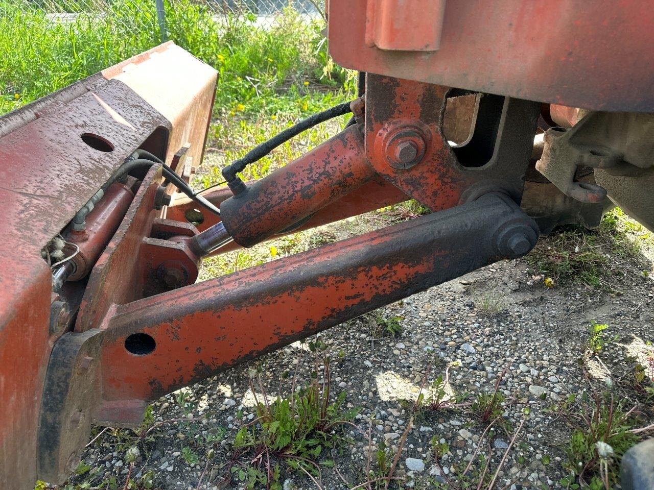 1999 Ditch Witch 8020T Ride on Trencher w Vibration Plow #8644 JA