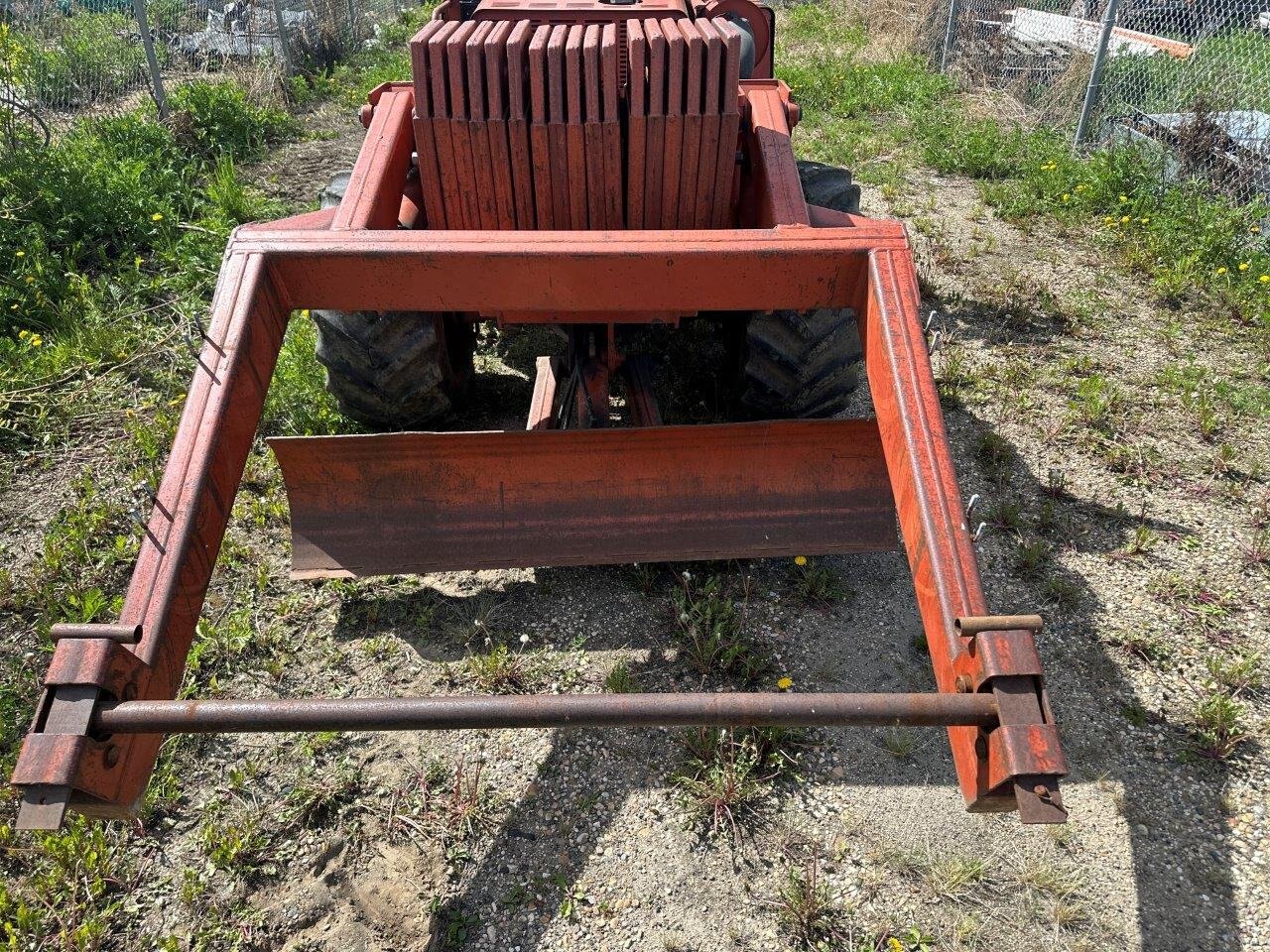 1999 Ditch Witch 8020T Ride on Trencher w Vibration Plow #8644 JA