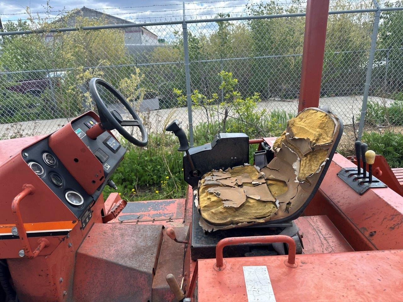 1999 Ditch Witch 8020T Ride on Trencher w Vibration Plow #8644 JA