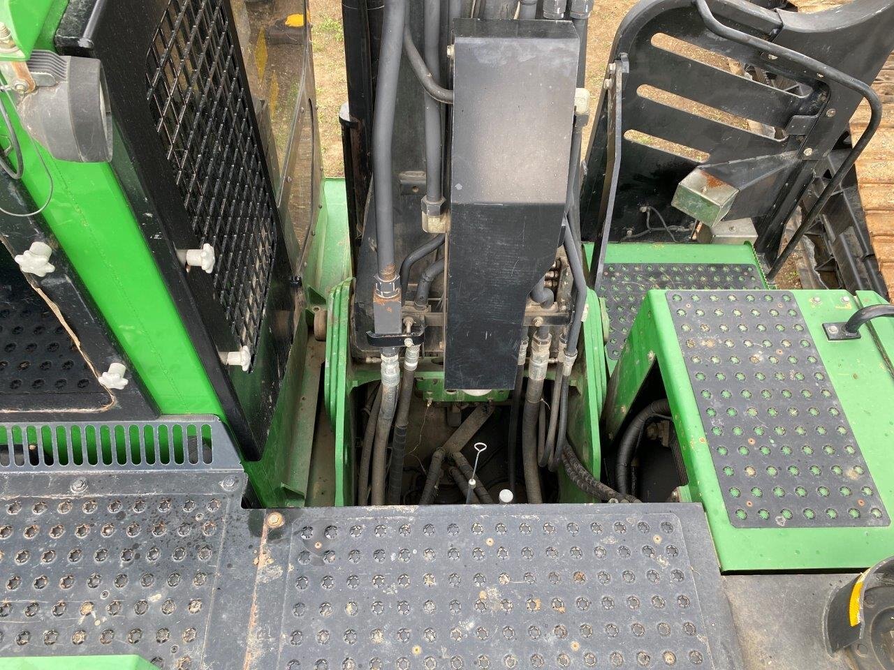 2014 John Deere 2154D Processor #8647 AS