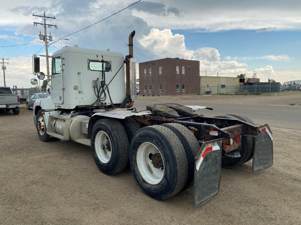 2000 Freightliner FLD112 Day Cab Tandem Axle Truck #8856 BP