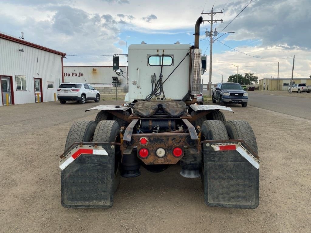 2000 Freightliner FLD112 Day Cab Tandem Axle Truck #8856 BP