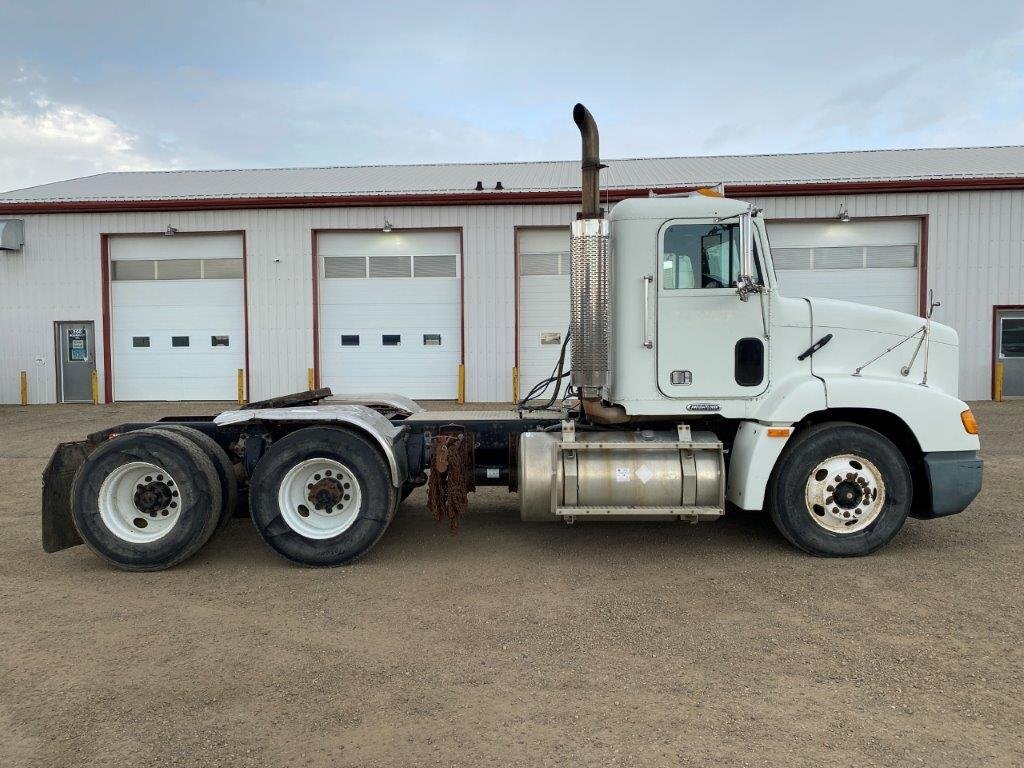 2000 Freightliner FLD112 Day Cab Tandem Axle Truck #8856 BP