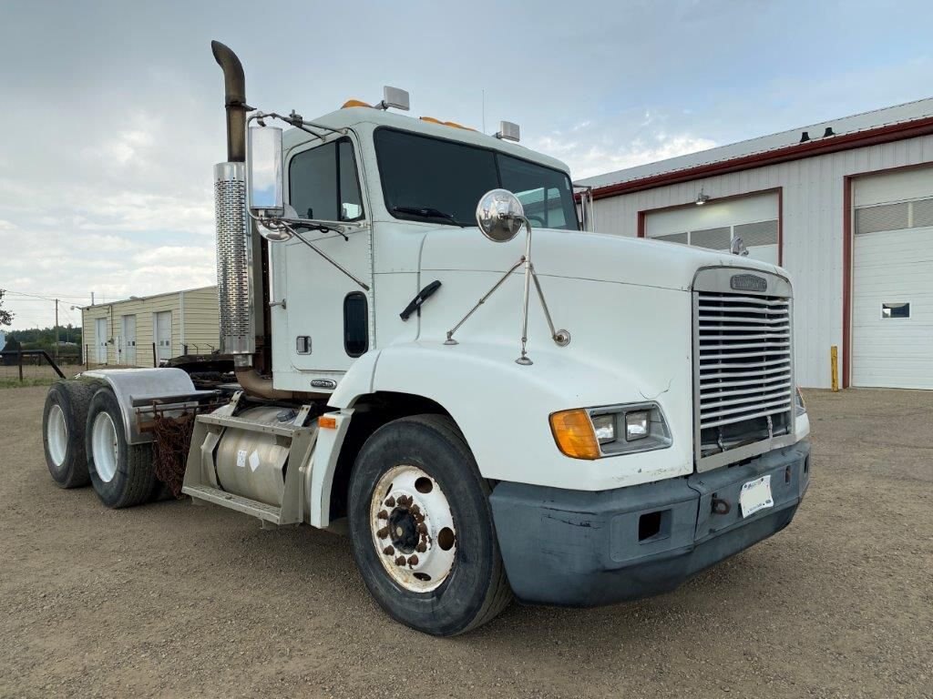 2000 Freightliner FLD112 Day Cab Tandem Axle Truck #8856 BP