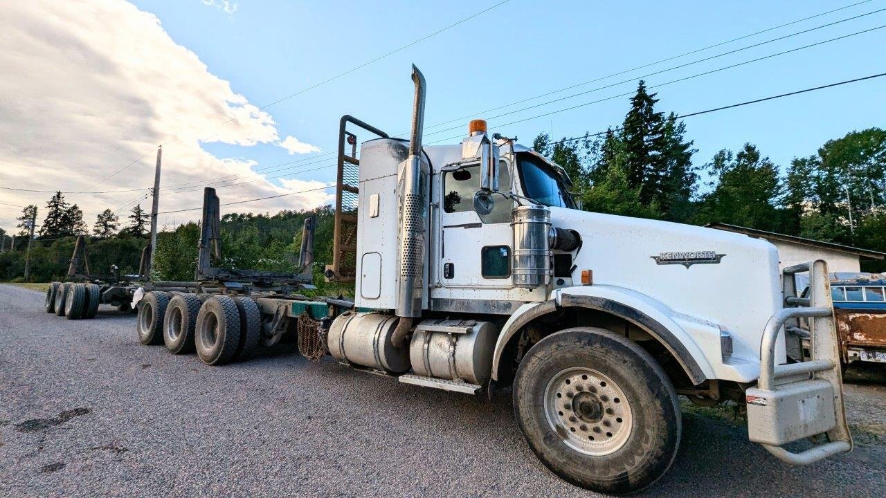 2007 Kenworth T800 Triaxle Sleeper with Pole Logging Trailer #8870 JF