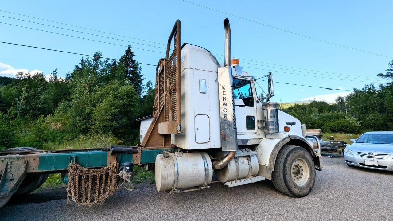 2007 Kenworth T800 Triaxle Sleeper with Pole Logging Trailer #8870 JF